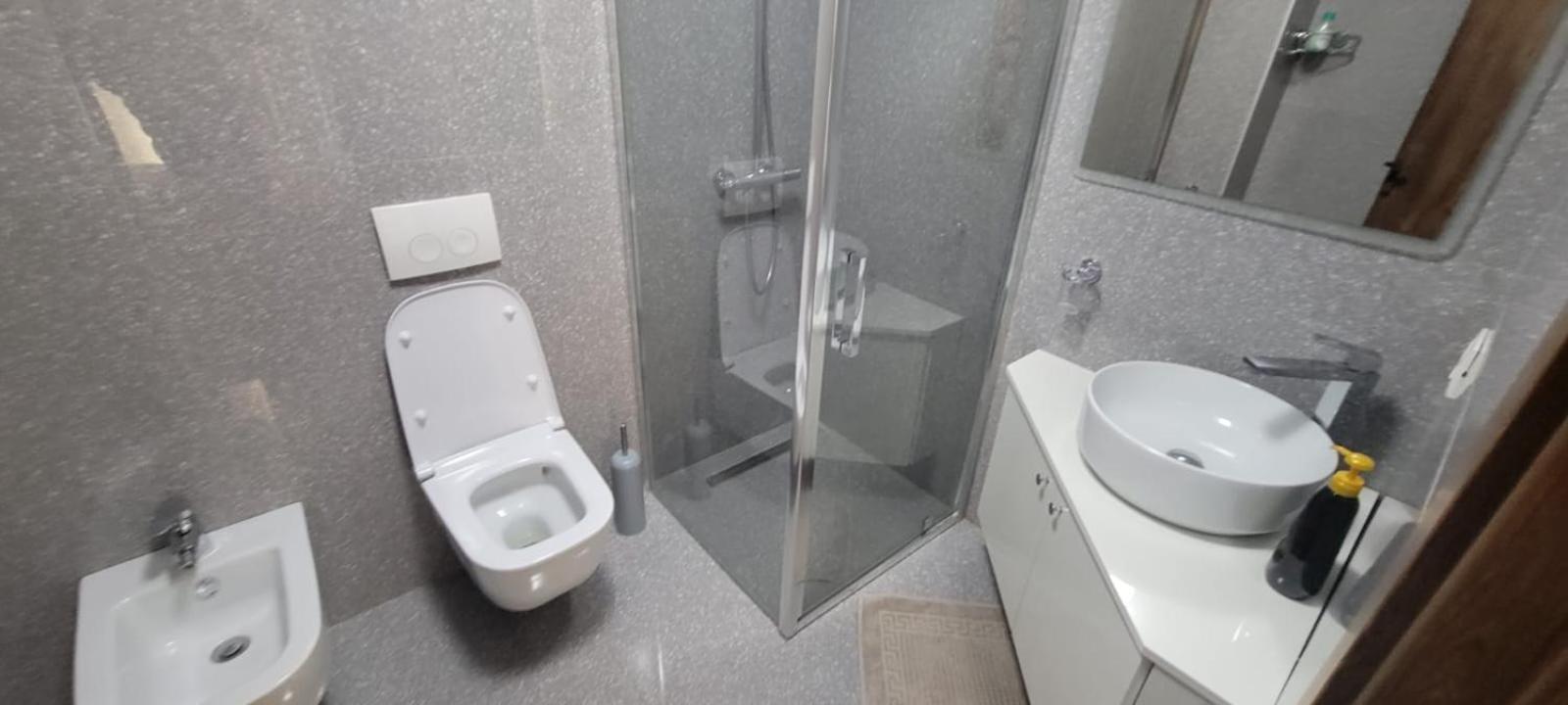 Opera Appartment Тирана Екстериор снимка